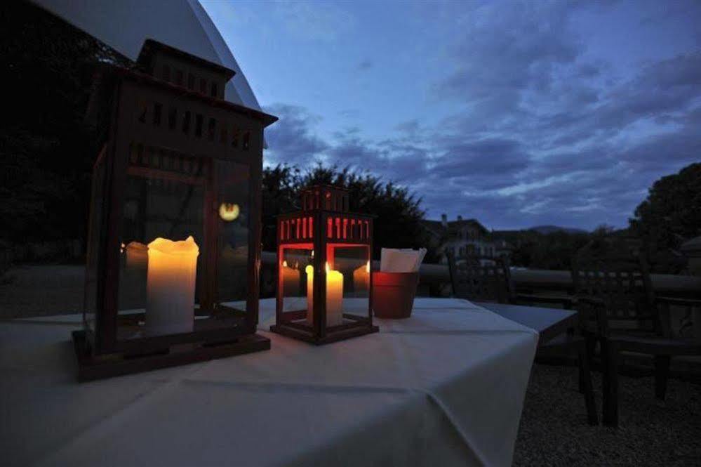 Hotel Restaurant Le Chalet Cortaillod Exterior foto
